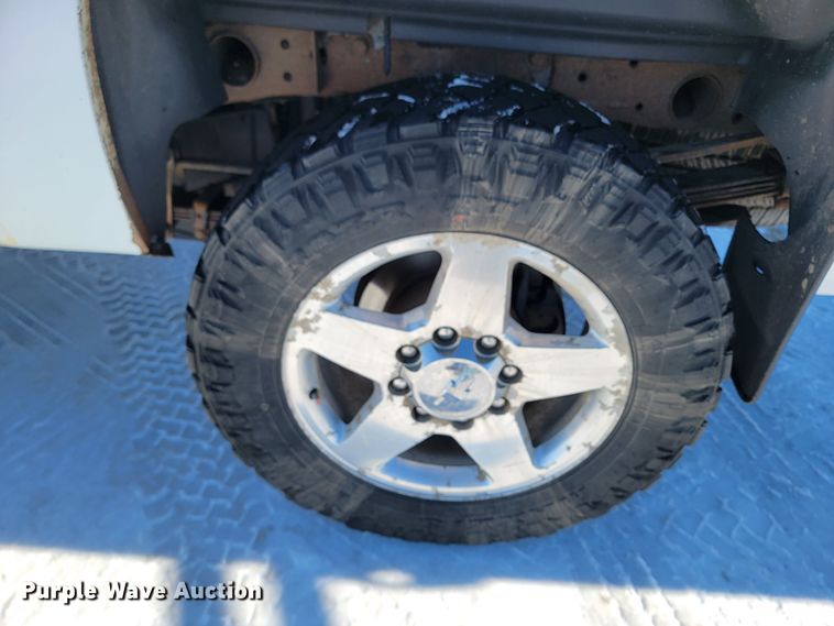 image for item ME9687 2014 Chevrolet 2500HD LTZ  Crew Cab pickup truck