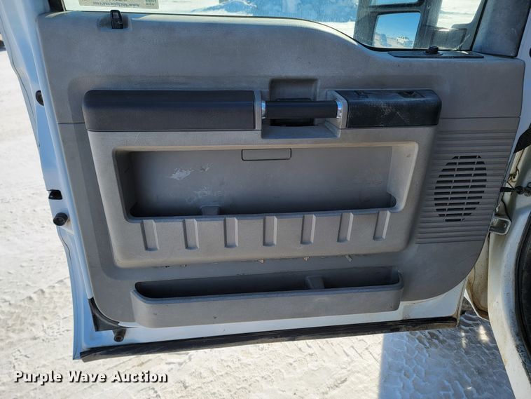 image for item ME9688 2009 Ford F350 Super Duty XL  SuperCab pickup truck