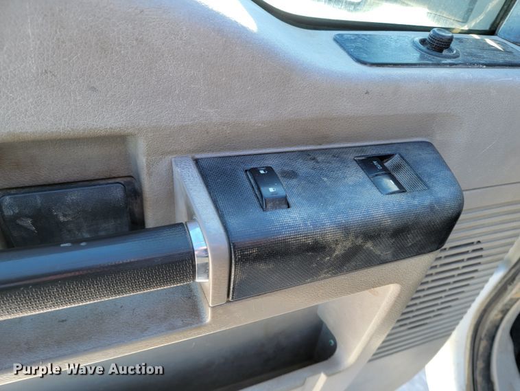 image for item ME9688 2009 Ford F350 Super Duty XL  SuperCab pickup truck