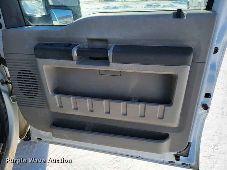 image for item ME9688 2009 Ford F350 Super Duty XL  SuperCab pickup truck