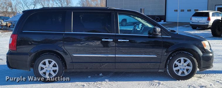 image for item ME9689 2011 Chrysler Town & Country  van