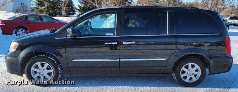 image for item ME9689 2011 Chrysler Town & Country  van