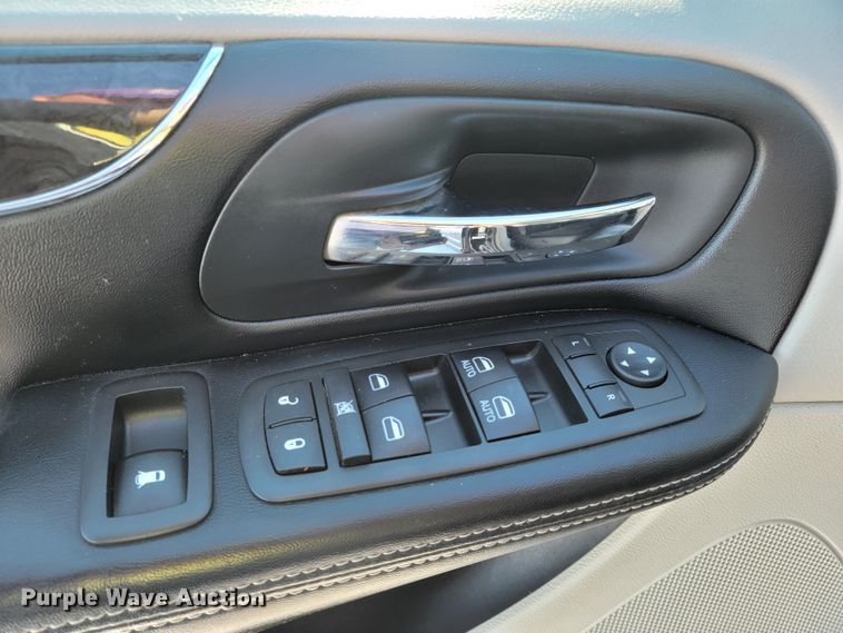 image for item ME9689 2011 Chrysler Town & Country  van