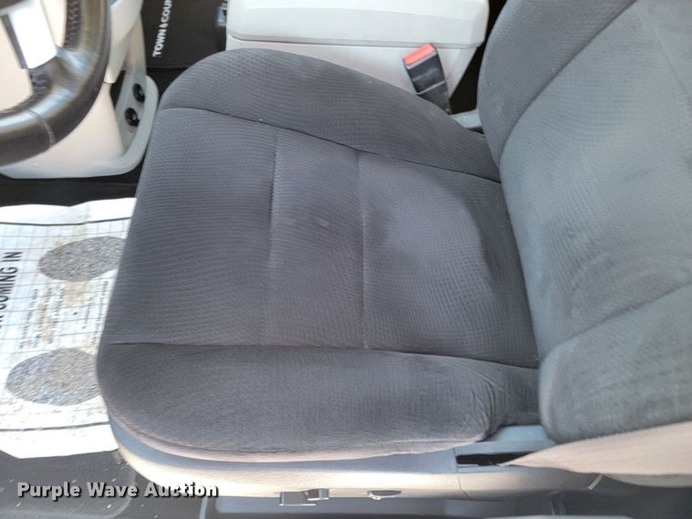 image for item ME9689 2011 Chrysler Town & Country  van