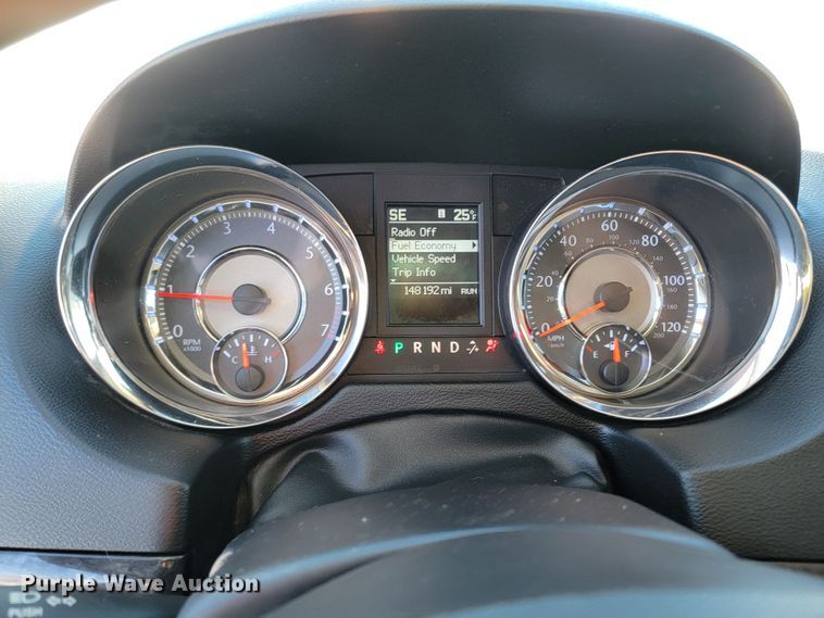 image for item ME9689 2011 Chrysler Town & Country  van