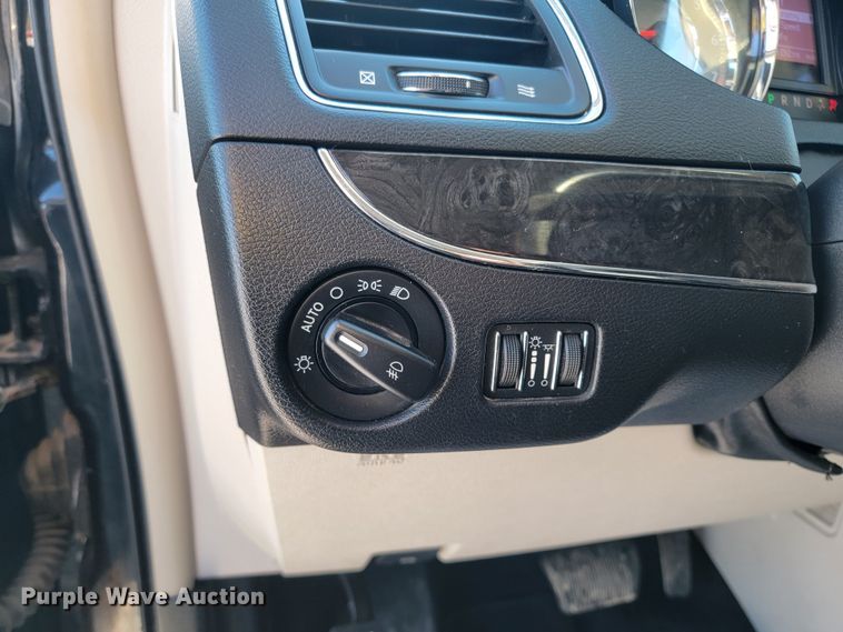 image for item ME9689 2011 Chrysler Town & Country  van