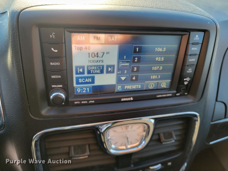 image for item ME9689 2011 Chrysler Town & Country  van