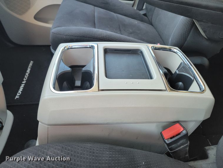 image for item ME9689 2011 Chrysler Town & Country  van