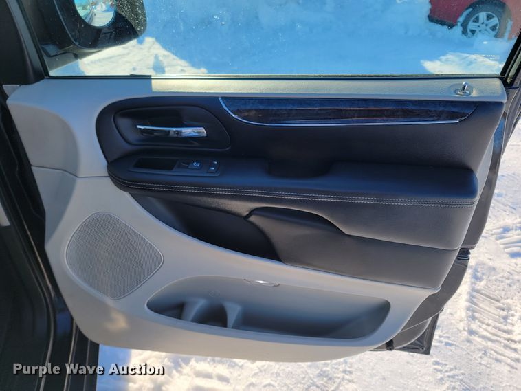 image for item ME9689 2011 Chrysler Town & Country  van