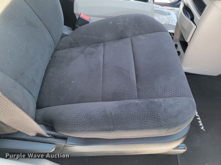 image for item ME9689 2011 Chrysler Town & Country  van