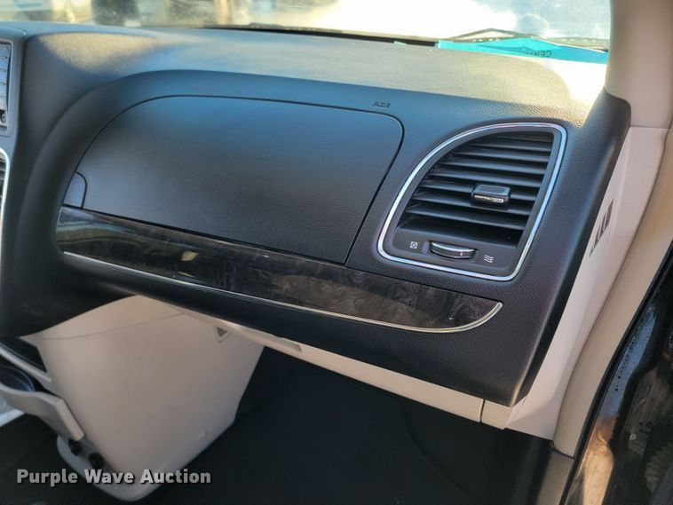 image for item ME9689 2011 Chrysler Town & Country  van