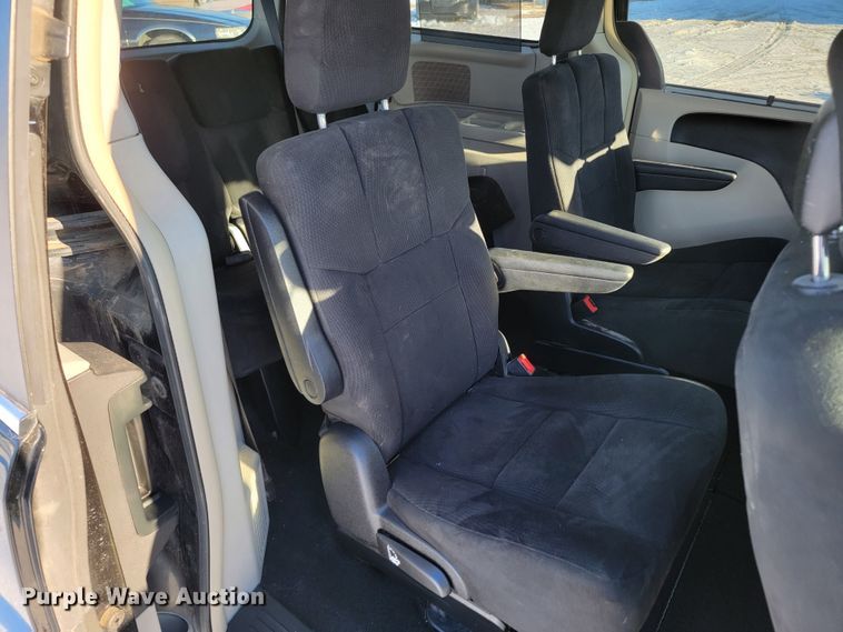 image for item ME9689 2011 Chrysler Town & Country  van