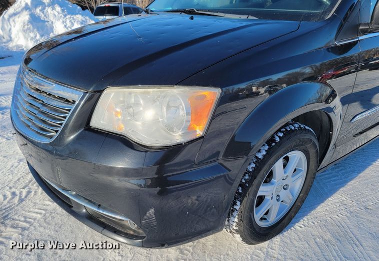 image for item ME9689 2011 Chrysler Town & Country  van