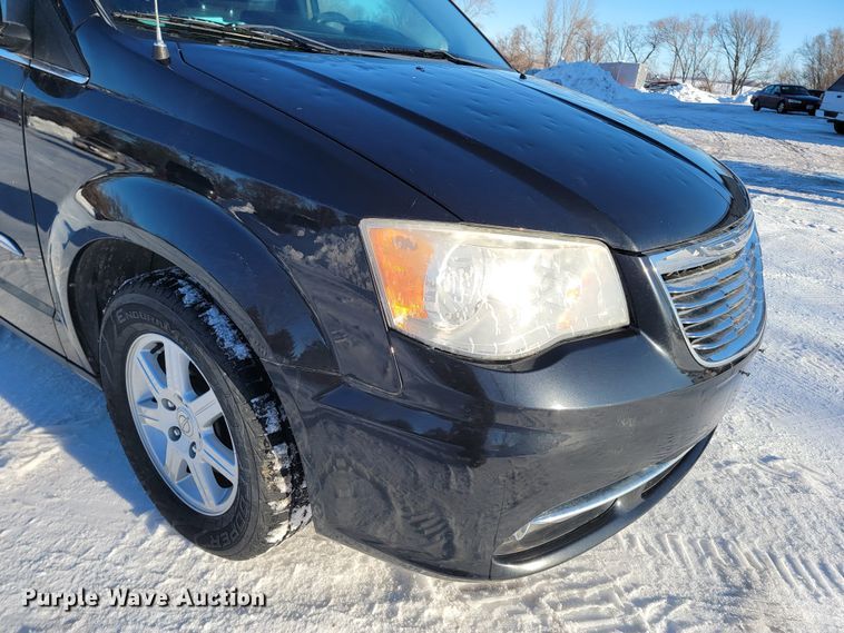 image for item ME9689 2011 Chrysler Town & Country  van