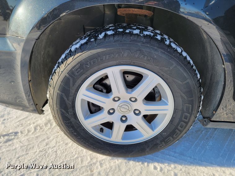 image for item ME9689 2011 Chrysler Town & Country  van