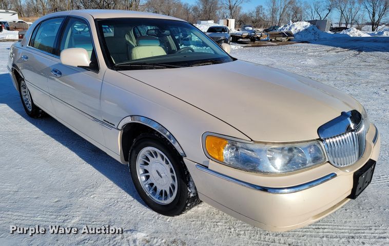 image for item ME9692 1998 Lincoln Town Car