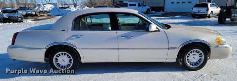 image for item ME9692 1998 Lincoln Town Car