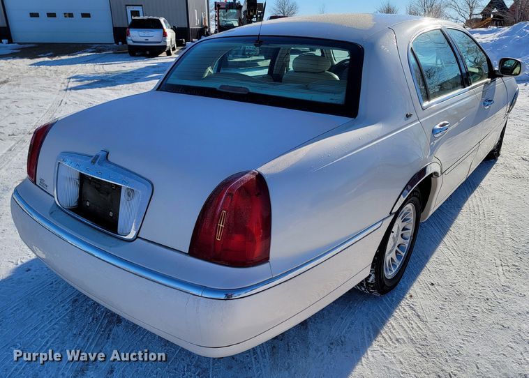 image for item ME9692 1998 Lincoln Town Car