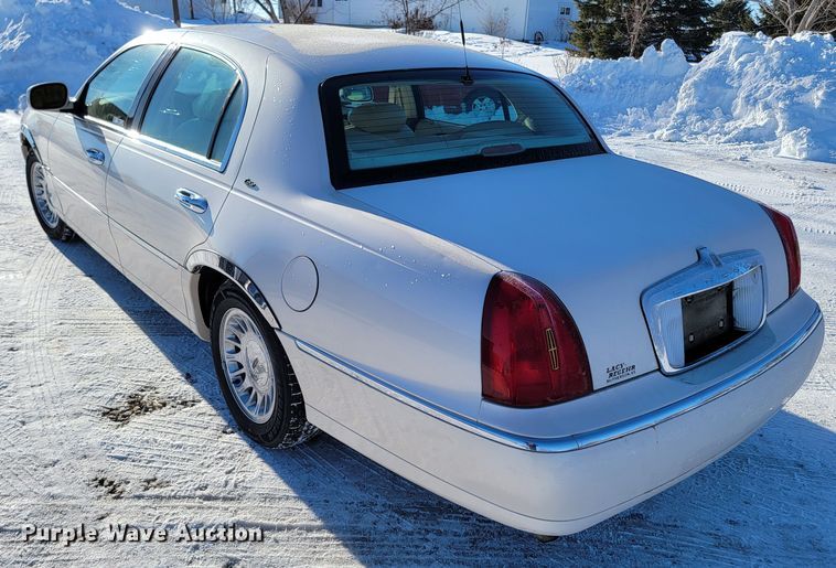 image for item ME9692 1998 Lincoln Town Car