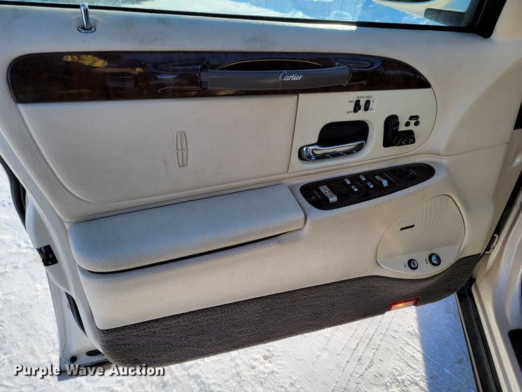 image for item ME9692 1998 Lincoln Town Car