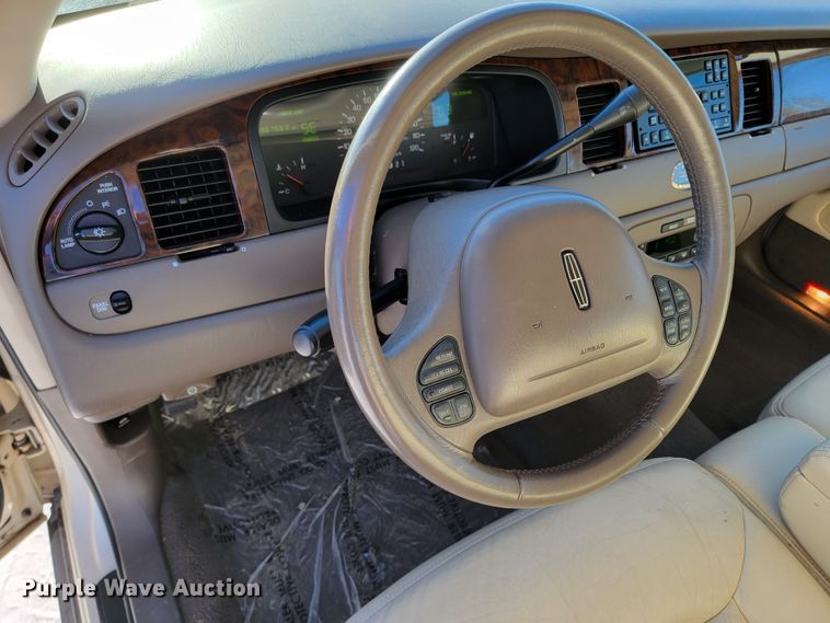 image for item ME9692 1998 Lincoln Town Car