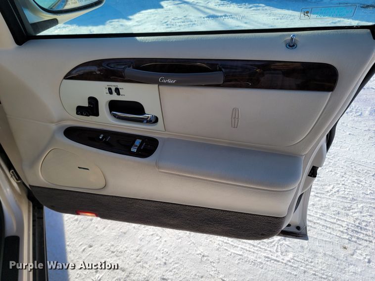 image for item ME9692 1998 Lincoln Town Car