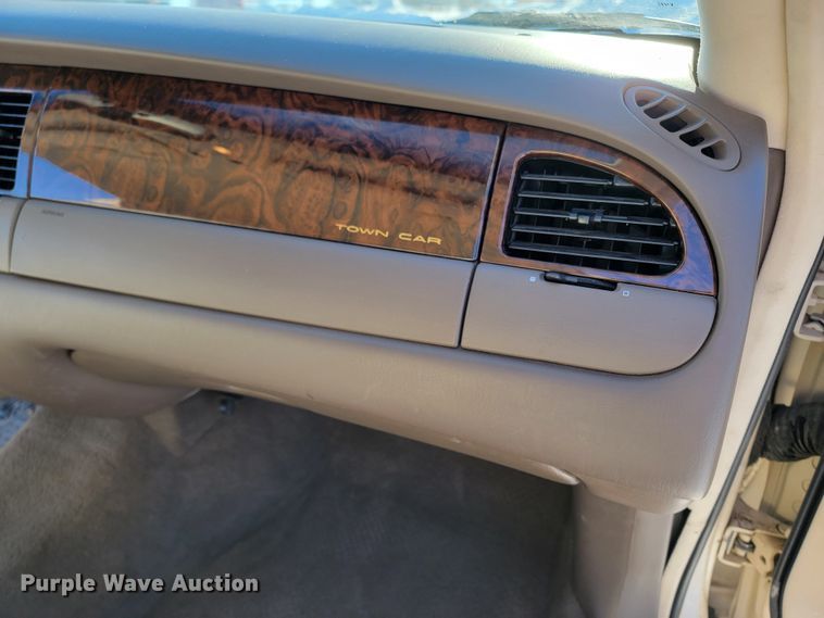 image for item ME9692 1998 Lincoln Town Car