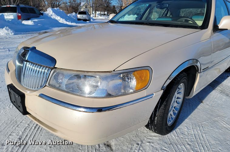 image for item ME9692 1998 Lincoln Town Car