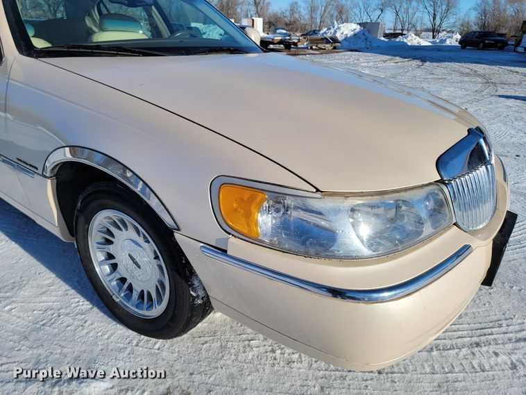 image for item ME9692 1998 Lincoln Town Car