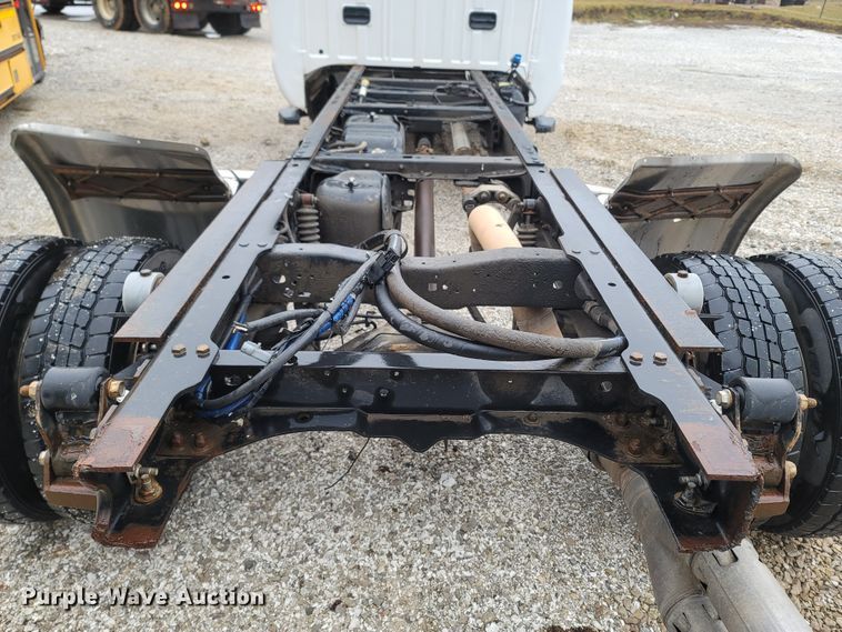 image for item MH9749 2016 Ford F550 Super Duty  truck cab and chassis