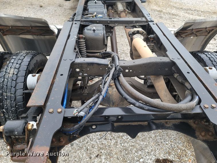 image for item MH9749 2016 Ford F550 Super Duty  truck cab and chassis