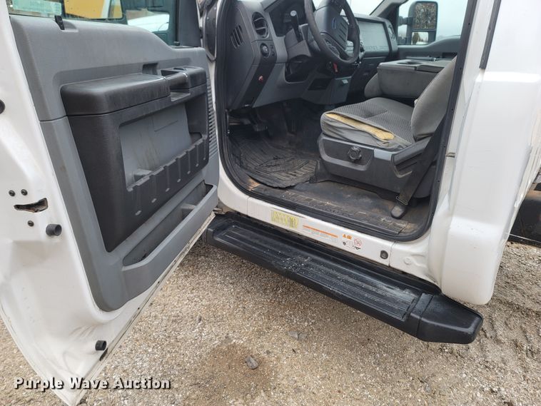image for item MH9749 2016 Ford F550 Super Duty  truck cab and chassis
