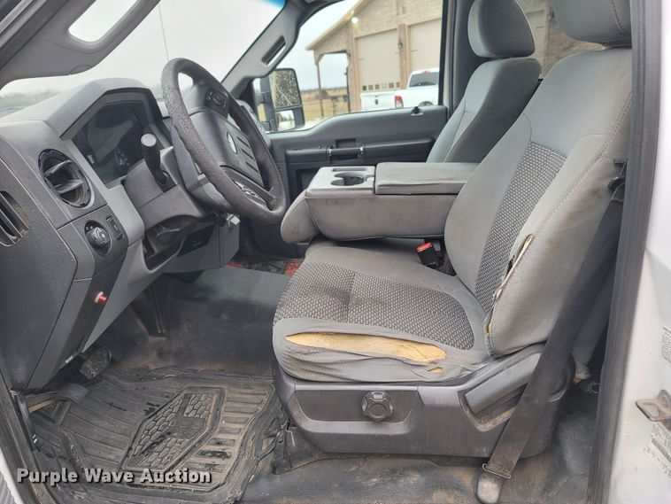 image for item MH9749 2016 Ford F550 Super Duty  truck cab and chassis