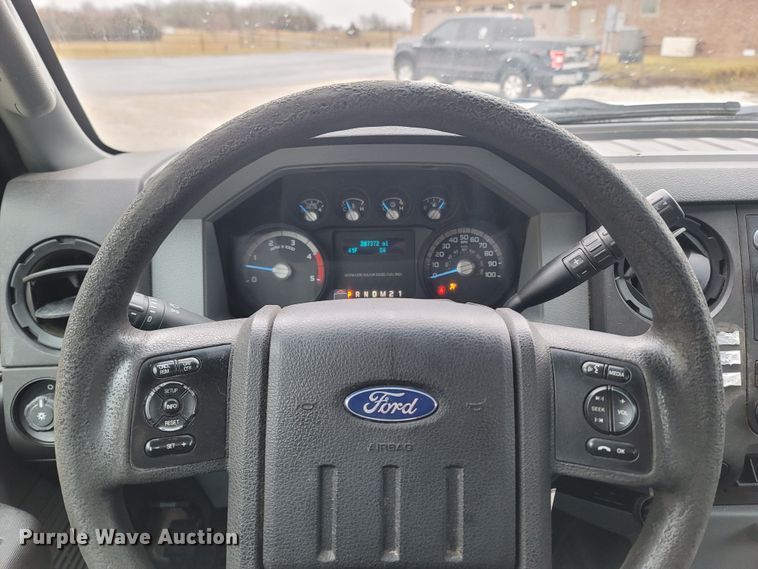 image for item MH9749 2016 Ford F550 Super Duty  truck cab and chassis