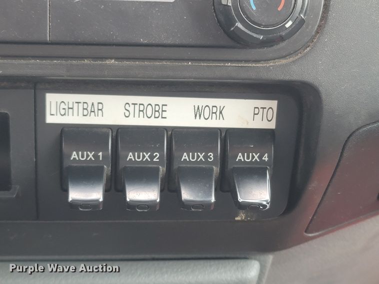 image for item MH9749 2016 Ford F550 Super Duty  truck cab and chassis