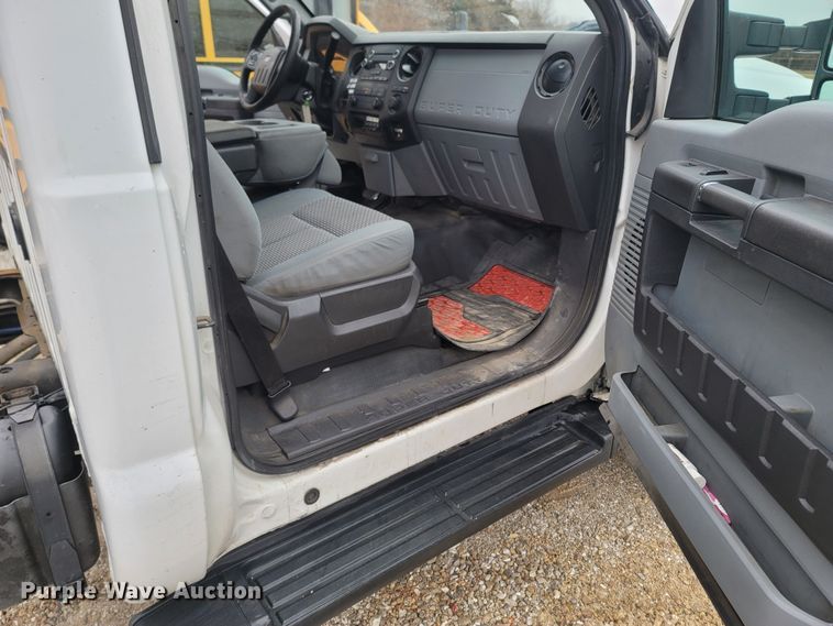 image for item MH9749 2016 Ford F550 Super Duty  truck cab and chassis