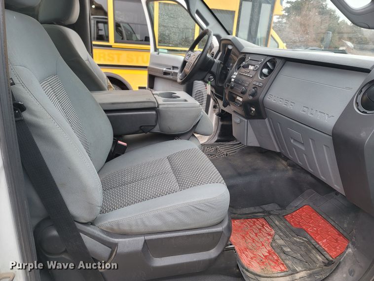 image for item MH9749 2016 Ford F550 Super Duty  truck cab and chassis