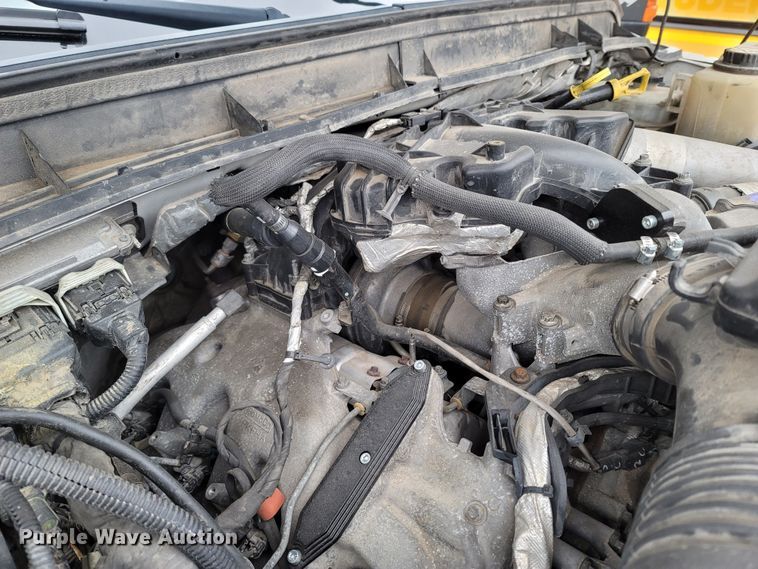 image for item MH9749 2016 Ford F550 Super Duty  truck cab and chassis