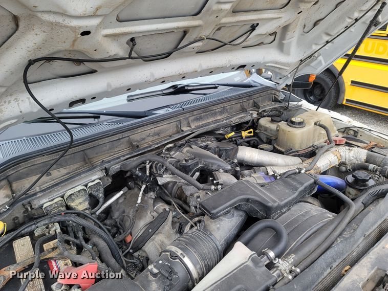 image for item MH9749 2016 Ford F550 Super Duty  truck cab and chassis