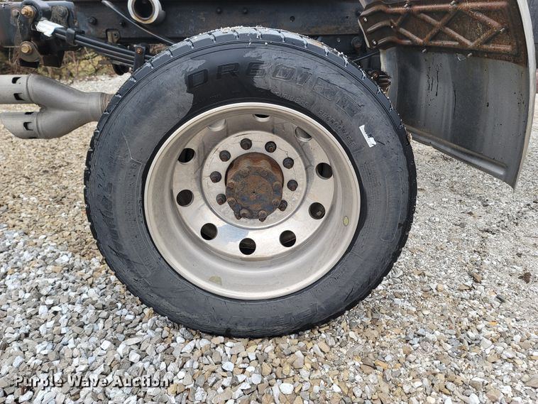 image for item MH9749 2016 Ford F550 Super Duty  truck cab and chassis