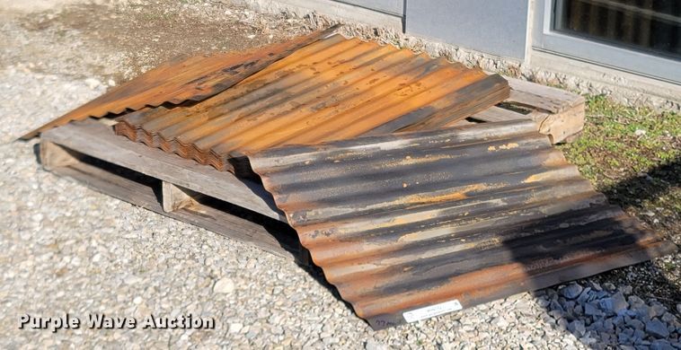 image for item MH9772 (77) sheets of wainscoting corrugated steel