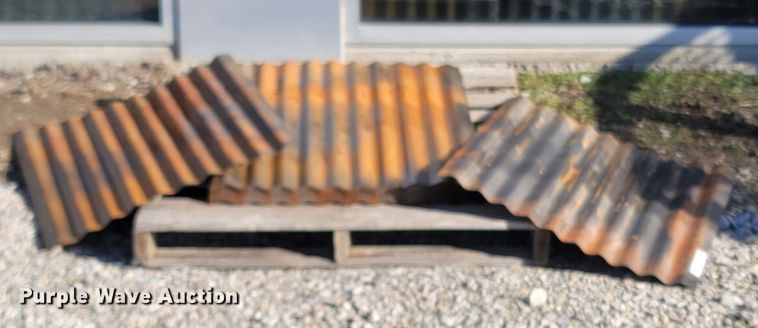 image for item MH9772 (77) sheets of wainscoting corrugated steel