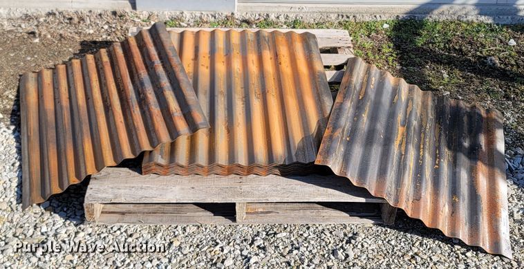 image for item MH9772 (77) sheets of wainscoting corrugated steel