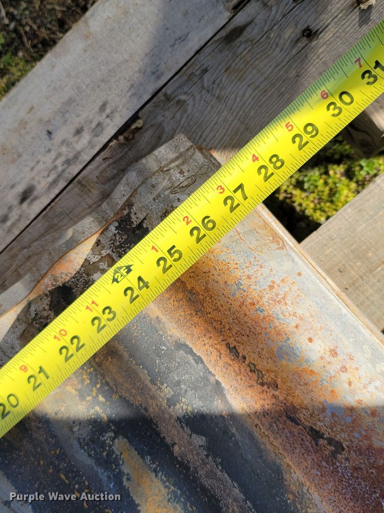 image for item MH9772 (77) sheets of wainscoting corrugated steel