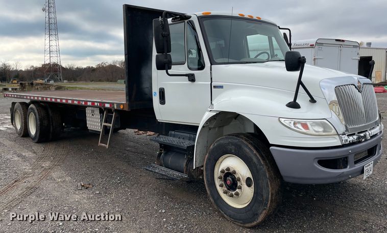 image for item MI9633 2015 International 4400  flatbed truck