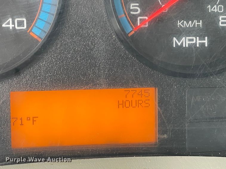 image for item MI9633 2015 International 4400  flatbed truck