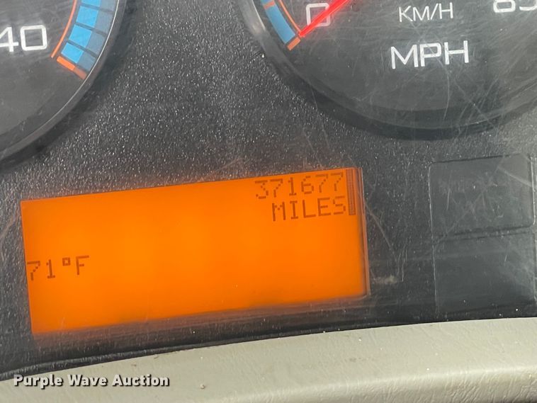 image for item MI9633 2015 International 4400  flatbed truck