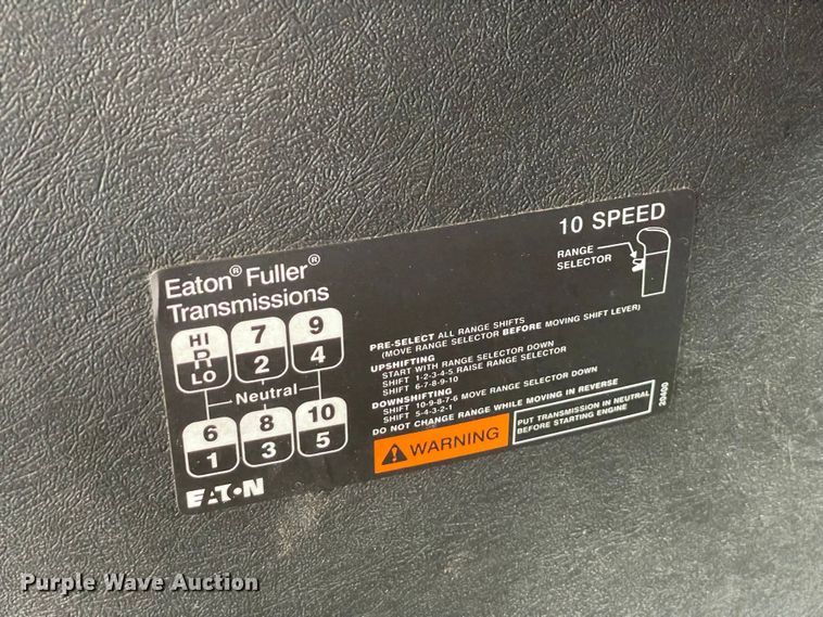 image for item MI9633 2015 International 4400  flatbed truck