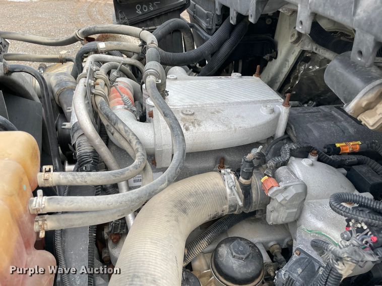 image for item MI9633 2015 International 4400  flatbed truck