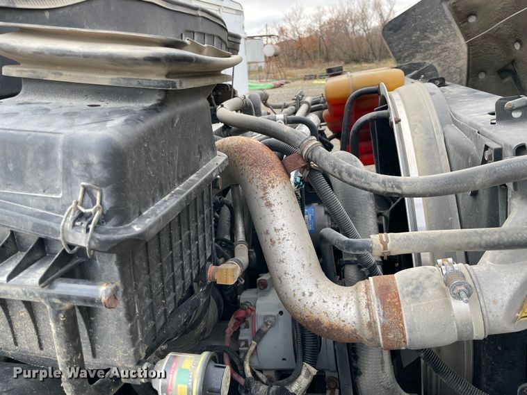 image for item MI9633 2015 International 4400  flatbed truck